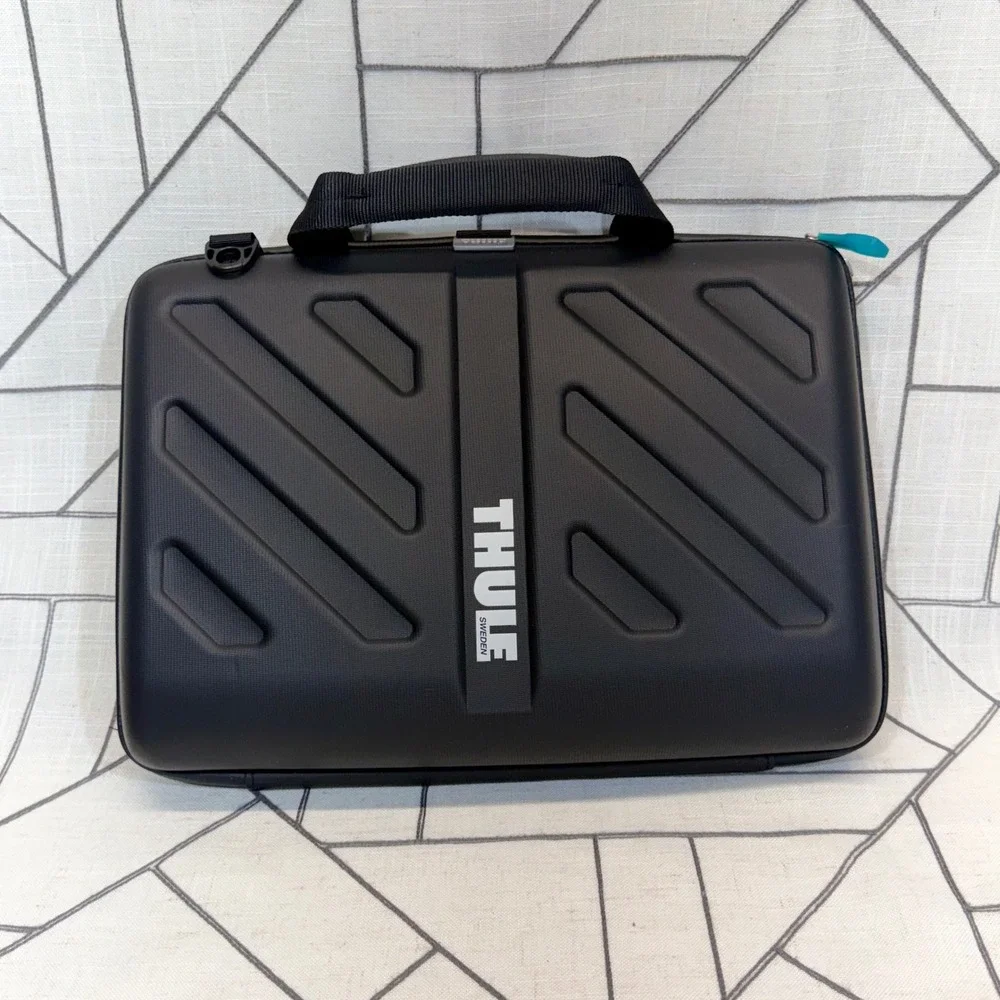 Thule Gauntlet3.0 MacBook Pro 13 Attache Rugged Hard Shell Sleeve Case TGSE-2253